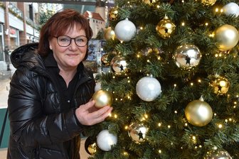 Augustusburg: Countrylady öffnet 16. Adventskalenderfenster - Gudrun Lange auf Geschenke-Runde, sie wird am Sonnabend die Kalendertür öffnen.