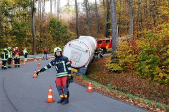 Augustusburg: Feuerwehr ehrt langjährige Mitglieder - Die steile und kurvenreiche Straße hinauf nach Augustusburg ist häufig Einsatzort für die Feuerwehr.