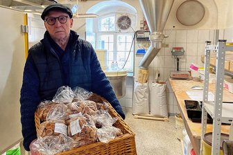 Augustusburg: Mit dem Ende der Feinbäckerei Fischer stirbt eine 200-jährige Handwerkstradition - Bäckermeister Udo Fischer schließt die 1829 gegründete Feinbäckerei in Augustusburg. Hier im Bild mit den Pfeffernüssen aus Eigenproduktion, die beinahe schon ein Exportschlager waren. 
