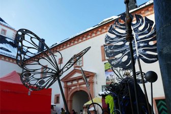 Augustusburger Kreativwerkstatt stimmt auf Weihnachtszeit ein - Auf der Augustusburg waren am Wochenende viele kleine Kunstwerke wie dieser Schmetterling zu bestaunen.