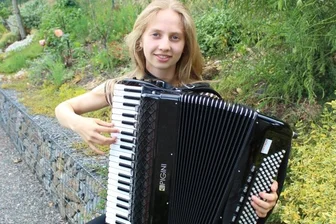 Augustusburgerin mit Abi-Note 1,0: Was sie sich vornimmt, zieht sie durch - Luisa Rein hat im Wettbewerb "Jugend musiziert" mit ihrem Akkordeon das Prädikat "Sehr gut" erhalten.