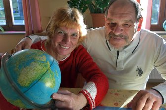 „Aus betrieblichen Gründen“ düst ein ICE am Flughafen in Frankfurt (Main) vorbei – Muldaer Paar erlebt 24-Stunden-Odyssee - Marion und Christoph Tanneberger aus Mulda haben auf Grund einer ICE-Verspätung in Frankfurt/Main ihren Flieger nach Kapstadt verpasst.