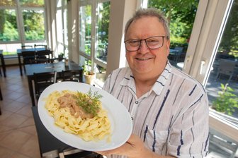 Aus dem Dornröschenschlaf geweckt: Gaststätte am Plauener Parktheater eröffnet neu - Georg Hermann haucht der Gaststätte am Plauener Parktheater wieder Leben ein.