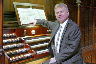 Aus dem Erzgebirge nach Wechselburg: Organist spielt auf einem Schatz - Organist Matthias Süß gastiert in der Wechselburger St.-Otto-Kirche.
