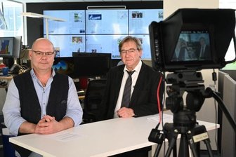Aus dem Newsroom: Russland dreht Polen und Bulgarien Gas ab - Muss sich Deutschland jetzt warm anziehen? - Redakteur Jörg Telemann und Wirtschaftsredakteur Christoph Ulrich (r.).