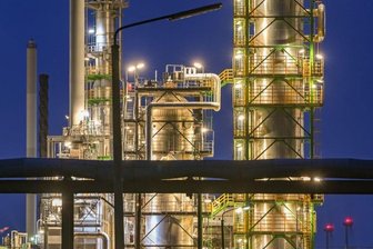 Aus dem Newsroom: Weshalb übernimmt der Staat die Kontrolle über die Raffinerie in Schwedt? - Die PCK-Raffinerie in Schwedt.