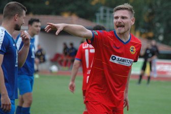 Aus der 4. in die 7. Liga: Wie Ex-CFC-Profi Robert Zickert den Weg zu den Fußballern des SV Fortschritt Lunzenau fand - Im ersten Spiel sofort der Chef auf dem Platz: Robert Zickert kickt nach seiner Vertragsauflösung bei Regionalligist Chemnitzer FC nun beim SV Fortschritt Lunzenau.