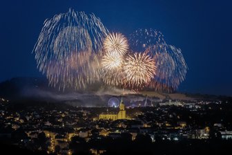Aus der Ferne oder im Trubel: Die besten Plätze fürs Kät-Feuerwerk im Erzgebirge - Das Kät-Feuerwerk, hier ein Archiv-Bild, beginnt am Sonnabend, 22.30 Uhr.