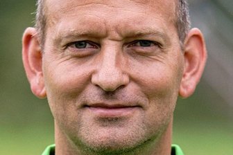 Aus der Halle zu den ersten Punkten - Langhennersdorf-Trainer Sven Butze.