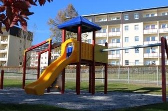 Aus drei mach eins: Neuer Spielplatz für Syrau - Der neue Spielplatz in Syrau ist noch abgesperrt. 