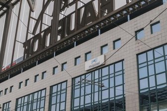 Aus für Majorel-Callcenter in Chemnitz: Viele Mitarbeiter noch ohne neuen Job - Im Chemnitz-Plaza an der Zentralhaltestelle gingen über viele Jahre hinweg telefonische Kundenanfragen namhafter Unternehmen ein, allen voran vonKunden der Deutschen Telekom. Ende des Jahres schließt das Callcenter. Hunderte Beschäftigte verlieren ihren Job.