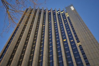 Aus für Congress-Hotel in Chemnitz: Mitarbeiter wollen mit Lichterkette Zeichen für Fortbestand setzen - Mit einer Lichterkette soll ein Zeichen gesetzt werden. Auch Chemnitzer sollen das unterstützen.