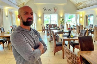 Aus für das „Rrush“ in Schwarzenberg: Ex-Aue-Spieler Curri schließt sein Restaurant - Skerdilaid Curri musste schweren Herzens die Entscheidung treffen, ab 1. August 2023 das Restaurant seiner gutgehenden Pizzeria in Schwarzenberg zu schließen.