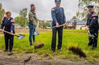Aus für die Musikbühne auf dem Reiterplatz - Als alle noch hoffnungsvoll waren:2020 gab es einen symbolischen1. Spatenstich für den Musikpavillon am Reitplatz.