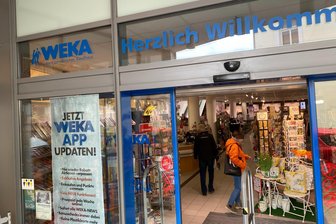 Aus fürs Reichenbacher Weka-Kaufhaus: „Das wird alles leerstehen und eine Ruine“ - Seit fast 30 Jahren ist das Weka-Kaufhaus ein Kunden-Magnet in der Reichenbacher Innenstadt. Zur Geschäftsimmobilie gehören weitere Gewerbeflächen und Wohnraum.