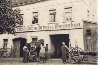 Aus Gunnersdorf in die ganze Welt - der Siegeszug des Frankenberger Fahrzeugbauers Walter Hunger - In dieser Dorfschmiede startete die Erfolgsgeschichte von Walter Hunger.