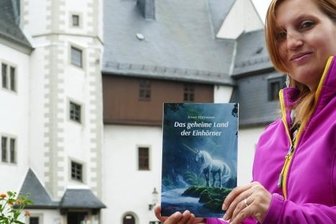 Aus Hobby soll mithilfe von Einhorn Beruf werden - "Das geheime Land der Einhörner" heißt das erste Buch der Zschopauerin Jenny Hoffmann, die das Schreiben einfach liebt.
