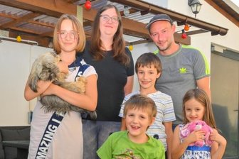 Aus Janek wird heute ein Schulkind - Die Brockauer Familie Schaller mit ihrem Janek: Für alle wird künftig der Alltag ein wenig leichter. Der im Rollstuhl sitzende Junge erhält ein Kinderzimmer in einem ebenerdigen Anbau. 