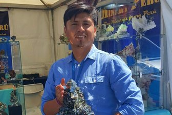 Aus Peru ins Erzgebirge: Mineralienbörse präsentiert Funde aus aller Welt - Juan Carlos Gallegos Luna aus Peru ist einer der Aussteller auf der Börse.