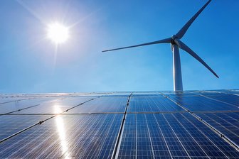 Aus Prinzip Nein: Wenn das dörfliche Leben zur Zerreißprobe wird - Erneuerbare Energien sind in Lippersdorf unerwünscht: Windkraft: Nein – Photovoltaik: Nein.
