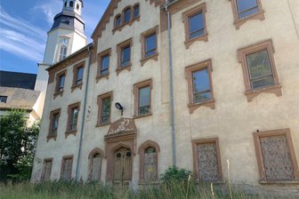 Aus tragischem Anlass: Mülsen will das Thurmer Schloss zurück - Das Herrenhaus in Thurm. Obwohl es schon vor Jahren verkauft wurde, ist es verwaist.