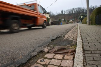 Ausbau im zweiten Anlauf: Firma aus Wilkau-Haßlau bringt Gartenstraße in Neukirchen auf Vordermann - Im nächsten Jahr wird die Gartenstraße in Neukirchen grundhaft ausgebaut. Zudem sind Kanalarbeiten vorgesehen.