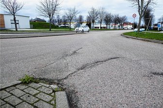 Ausbessern der Winterschäden an Mühlauer Straßen soll bald beginnen - An der Neuen Straße gilt für die Schadenbeseitigung am Eingang zum Gewerbegebiet die höchste Dringlichkeitsstufe. 