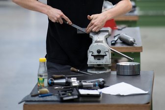 Ausbildungsmarkt im Erzgebirge: Unternehmen melden weniger Plätze – Handwerksberufe dafür gefragt - Besonders in den Metallberufen blieben zuletzt im Erzgebirge Ausbildungsstellen unbesetzt.