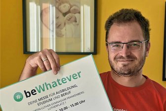 Ausbildungsmesse #beWhatever in Frankenberg - Ronny Kämpfe wirbt für die nächste #beWhatever von Bildungsverein und Martin-Luther-Gymnasium in Frankenberg. Hier ein Foto aus dem Jahr 2019. Die Bildungsmesse findet am 1. April von 10 bis 14 Uhr im Luthergymnasium statt.
