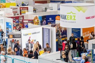 Ausbildungsmesse Makerz lockt 2500 Besucher in die Silberlandhalle Annaberg-Buchholz - Die Silberlandhalle in Annaberg-Buchholz wurde zur Messehalle umfunktioniert. Industrie, Handwerk und Dienstleistungsbranche, Institutionen und Einrichtungen hatten ihre Stände aufgebaut.