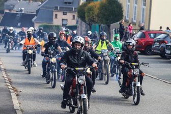 Ausfahrt mit 300 Maschinen: Simson-Treffen in Zschorlau -