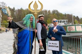 Ausflügler zieht es an die Talsperre - Im April wurde der neue Hafen mit Aufzugsgebäude und breiterer Promenade eingeweiht dazu gab es einen Sketch vom Miskus.