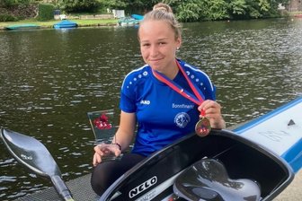 Ausflug in den Norden vergoldet - Gina Klietsch vom SKSV Mittweida gewann bei ihrem Debüt bei der Deutschen Schülermeisterschaft die Goldmedaille im sächsischen Vierer über 500 Meter. 