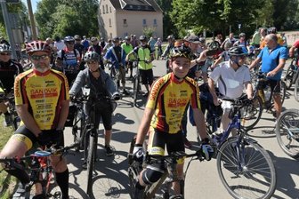 Ausflug ins Revier lockt fast 90 Fahrer an - Im Freizeitgelände "Alte Ziegelei" fiel der Startschuss für die 9. Familienradwanderung der Arbeitsgruppe Steinkohlenweg. Fast 90 Teilnehmer zwischen 5 und 85 Jahren hatten sich eingefunden. 