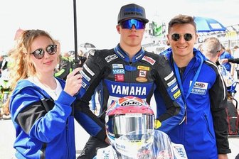 Ausflug zur Weltmeisterschaft vor dem Heimspiel - Der dreifache Meister Max Enderlein aus Hohenstein-Ernstthal (rechts) ist mit den Leistungen seines Fahrers Andreas Kofler in dieser Saison sehr zufrieden.