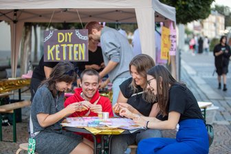 Ausflugstipps für das Wochenende im Vogtland: Feste in Plauen, Einblicke in alte Fabrik und Saisonstart in Bad Elster - Am Samstag beginnt in Plauen der Kultursommer mit einer Tour und verschiedenen Angeboten in der Innenstadt.