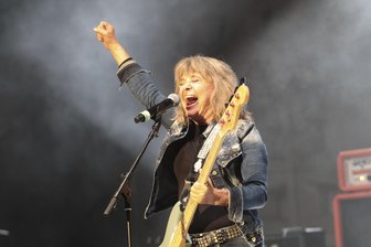 Ausflugstipps für das Wochenende: Musiklegende Suzi Quatro im Vogtland, Bergfest und vieles mehr - Seit mehr als 50 Jahren steht die Musikerin Suzi Quatro auf der Bühne. Nun spielt sie in Bad Elster.