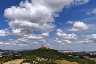 Ausflugswetter in Mitteldeutschland - Trotz vieler Wolken lädt das Wetter am Wochenende zu einem Ausflug ein. Der Deutsche Wetterdienst rechnet damit, dass es weitgehend trocken bleibt. (Symbolbild)