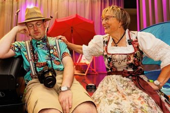 Ausgebuzelt: Das nächste Erzgebirgswort wird gekürt - Mit dem Ausbuzeln ist es für Robby Schubert aus Gelenau erst einmal vorbei. Das Erzgebirgswort des vergangenen Jahres bekommt am Sonntag einen Nachfolger. Und dabei darf der Mundartsprecher aus Gelenau natürlich nicht fehlen an der Seite von Carmen Krüger. 