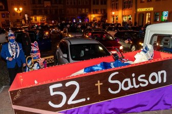Ausgelassen feiern? Narren bangen um die Faschingssaison - Der Faschingsclub Penig (FCP) hatte am 11. 11. vorigen Jahres symbolisch seine 52. Saison zu Grabe getragen, weil alle Feiern wegen Corona abgesagt werden mussten. Wie der FCP, so fragen sich auch die anderen Vereine, was in der neuen Faschingssaison möglich sein wird und was nicht.