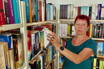 Ausgelesen: Warum eine Stadt im Erzgebirge ihre Bibliotheken schließt - Mit dem Berufsleben von Birgit Mikolajetz endet in Lauter-Bernsbach die Ära der Bibliothek.