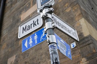Ausgerechnet im Kulturhauptstadtjahr: Kein Geld mehr für zusätzliche Toiletten - Wer als Besucher der Kulturhauptstadt Chemnitz einen Hinweis auf öffentliche Toiletten sucht, muss mitunter sehr genau hinschauen. Mit der „Netten Toilette“ wird nun ein wichtiges Gemeinschaftsangebot weggespart.