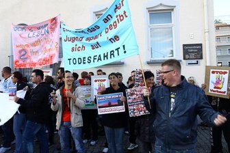 Ausgetanzt: Immer mehr Diskotheken drehen Musik ab - Anfang der Woche demonstrierten 150 Diskobesucher in Gornau für den Erhalt ihrer Dorfdisko "Dom".