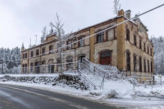 Ausgeträumt: Alte Fabrik im Erzgebirge verschwunden - Eigentlich sollte in dem über 120 Jahre alten Fabrikgebäude ein Olympiastützpunkt für Sportschützen entstehen.
