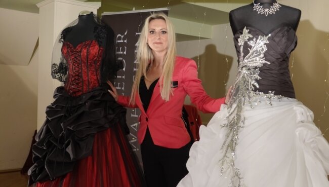 Ausgezeichnete Hochzeitsmode bei den "Traumtagen" - Ina Riedel, Inhaberin des "Kleiderwahnsinns" in Zwönitz, präsentierte bei der Hochzeitsmesse Brautmode. 
