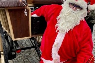 Aushilfs-Weihnachtsmänner im Einsatz -