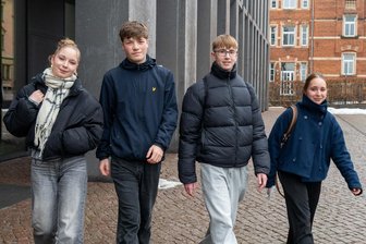 Ausprobieren statt büffeln: Wie die Hochschulen in Mittweida und Freiberg zukünftige Studenten anlocken wollen - Laurenzia, Emil, Felix und Helene (v.l.) haben sich an der Hochschule Mittweida über ein mögliches Studium informiert.