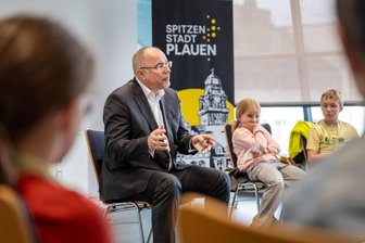 Aussage des Plauener Oberbürgermeisters bei Kindersprechstunde wirft Fragen auf - Kinder der Astrid-Lindgren-Grundschule löcherten den OB mit ihren Fragen.