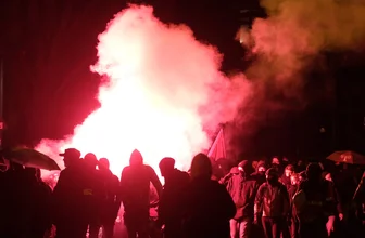 Ausschreitungen bei Indymedia-Demo in Leipzig - 13 Polizisten verletzt - Bei Ausschreitungen in Leipzig wurden am Samstag mehrere Beamte verletzt.