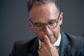 Außenminister Heiko Maas: Chaostage des Chefdiplomaten - Im Krisenstab des Auswärtigen Amtes am Werderschen Markt in Berlin-Mitte wird über nicht weniger als Leben und Tod entschieden. Das zehrt sichtlich an Minister Heiko Maas, der im Afghanistan-Fiasko der vergangenen Tage nicht die beste Figur abgegeben hat. 